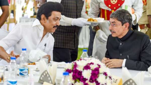 தேநீர் விருந்து தேநீர் விருந்து