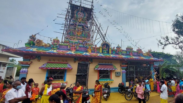 அடிக்க வந்த உயர்சாதியினர்