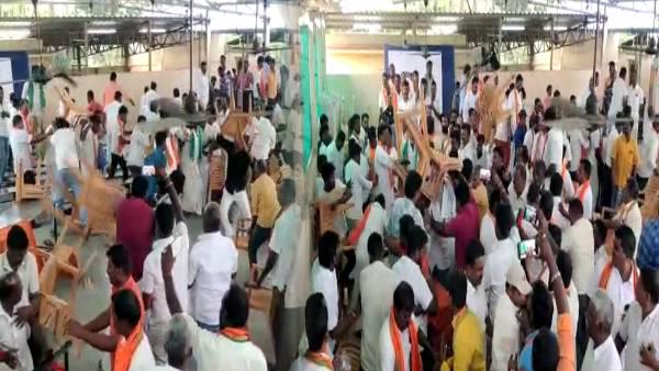 கட்சியில் இருந்து நீக்கம் கட்சியில் இருந்து நீக்கம்