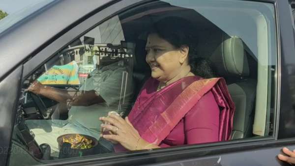 ஆக்டிவ் இல்லா அரசியல் 