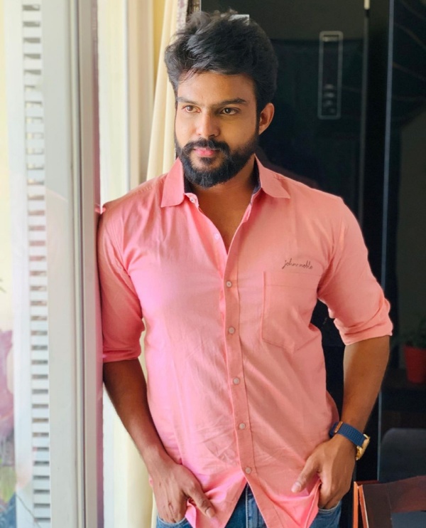 இவருக்கு பதில் இவர்