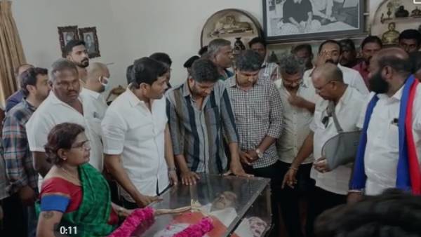 கட்சியினர் அஞ்சலி கட்சியினர் அஞ்சலி