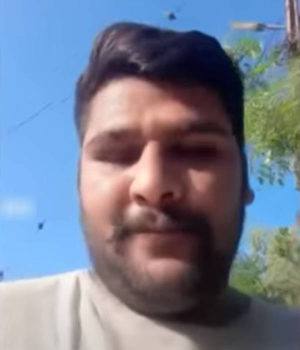 கூலித்தொழிலாளி மகன்