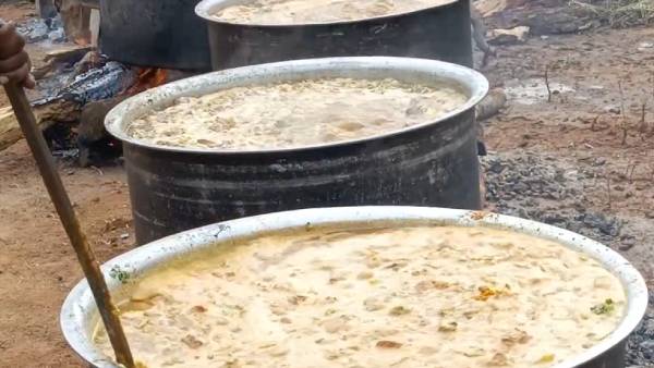 அண்டாக்களில் தயார் அண்டாக்களில் தயார்