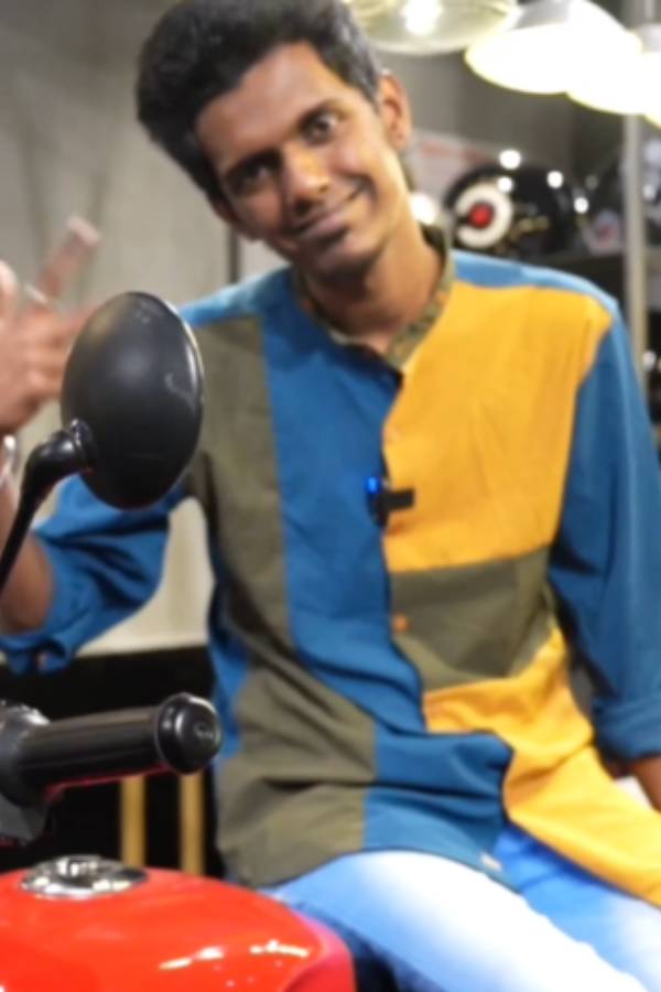 பரிசு கொடுத்த நபர்