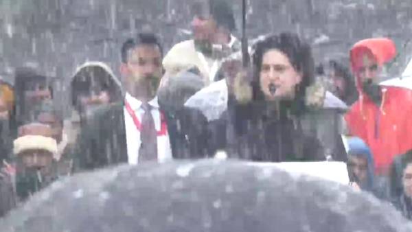 Heavy Snowfall- Opposition leaders attend at Rahul Gandhis Yatra Final ceremony 