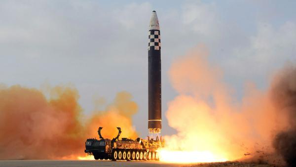  3 ஏவுகணைகளை அடுத்தடுத்து.. 