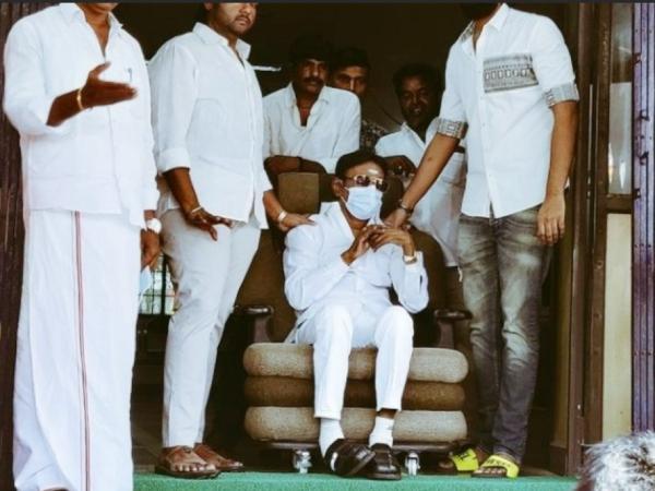  தொண்டர்கள் கண்ணீர் 