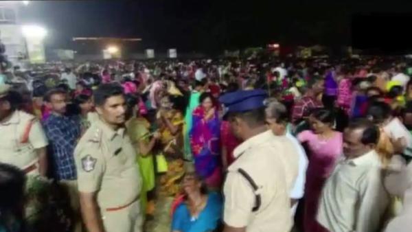 எங்களுக்கு நீதி வேண்டும் 