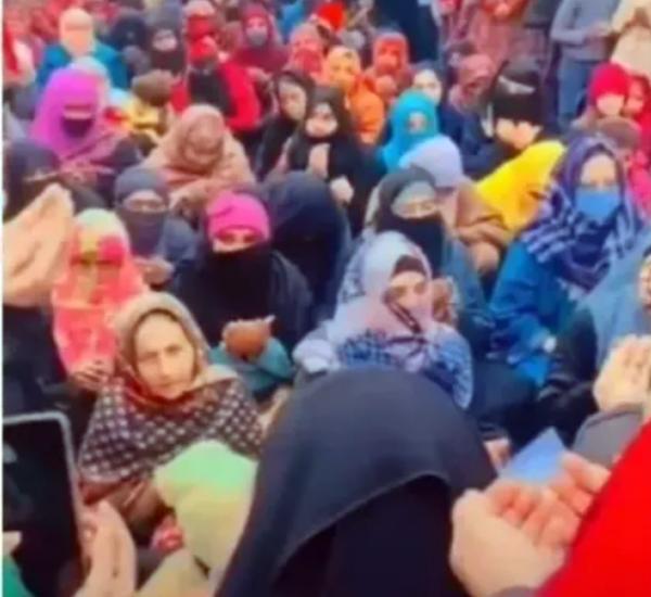  குடிபெயர்ந்தனர்