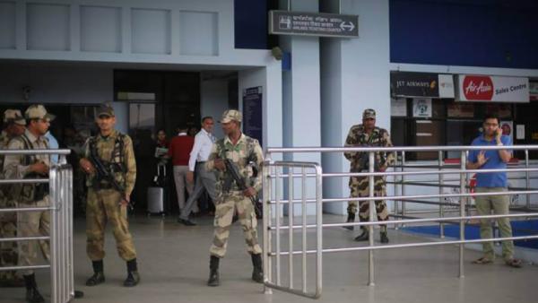 கழன்ற ஜாக்கெட் கழன்ற ஜாக்கெட்