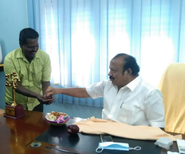 Manimegalai Award; Minister felicitates Regional Operations Manager of Kurinchippadi Womens Project Sathyanathan Manimegalai Award; Minister felicitates Regional Operations Manager of Kurinchippadi Womens Project Sathyanathan