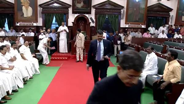 ஆளுநர் முழுமையாக படிக்கவில்லை ஆளுநர் முழுமையாக படிக்கவில்லை