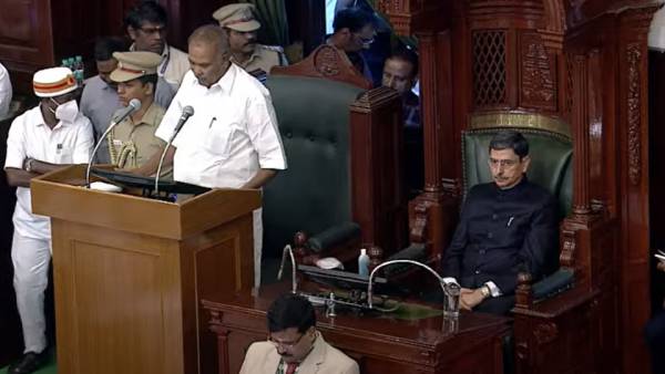  இடைவெளியைக் குறைக்கிறது