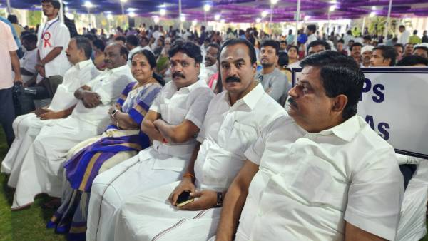 அதிமுகவினர் பங்கேற்பு அதிமுகவினர் பங்கேற்பு