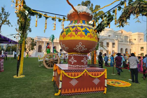 Edapadi Palanisami and O.Panneerselvam participate Pongal festival celebration at TN Raj Bhavan 