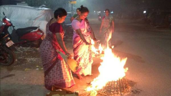 போகி பண்டிகை கொண்டாட்டம் 