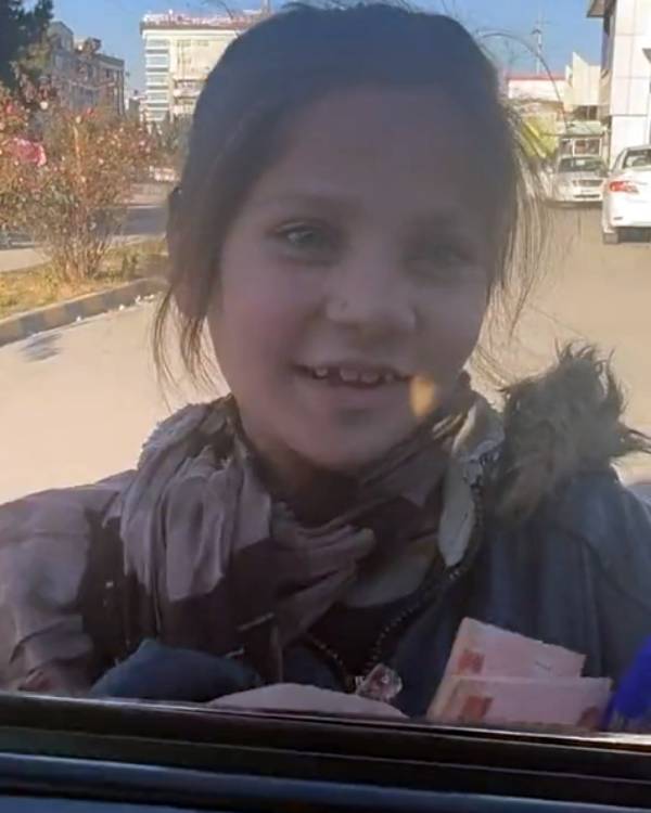 சாலையில் பேனா விற்பனை சாலையில் பேனா விற்பனை