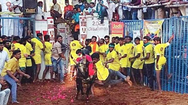 அரசியல் தலைவர்கள் வருகை 