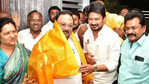 உதயநிதி ஸ்டாலின் - மு.க.அழகிரி சந்திப்பு 