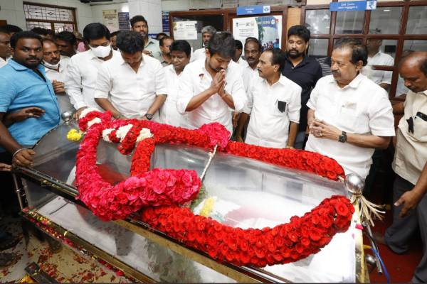 அலங்காநல்லூரில் இருந்து அலங்காநல்லூரில் இருந்து