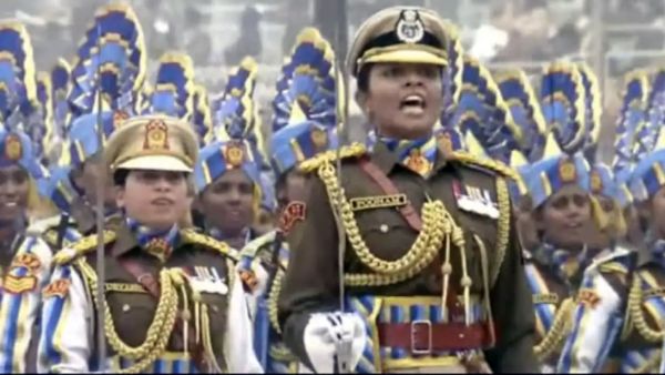 முதல் முறையாக பெண் வீராங்கனைகள் 