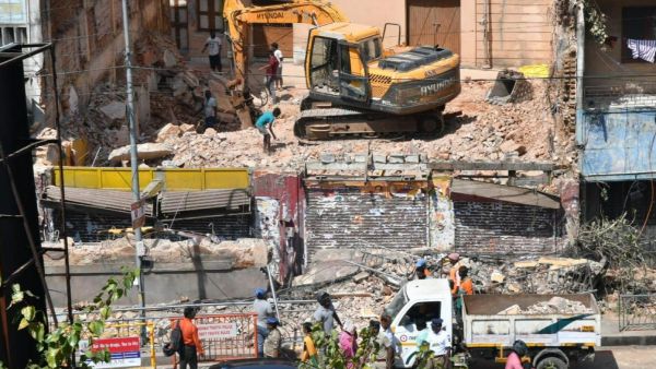 உலுக்கிய விபத்து 