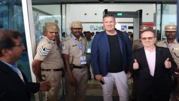 வெளிநாட்டு பிரதிநிதிகள் 