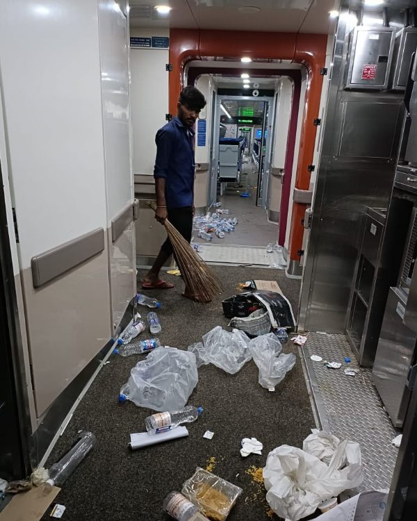 விமானங்களில் பின்பற்றப்படும் நடைமுறை 