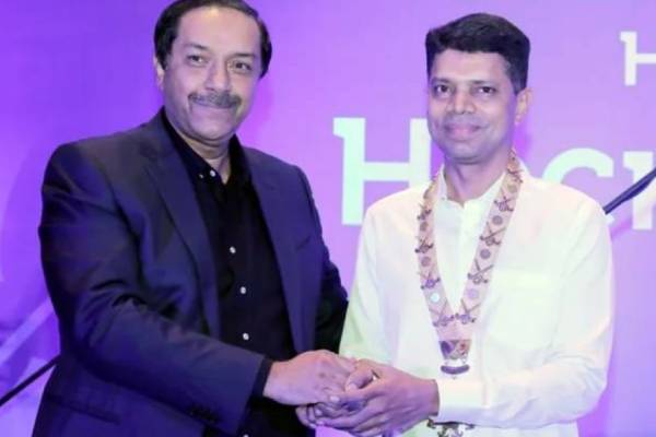 விகே பாண்டியனுக்கு விருது 