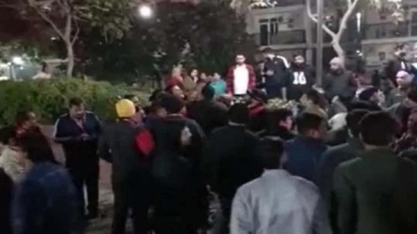  அத்துமீறிய இளைஞர்கள்