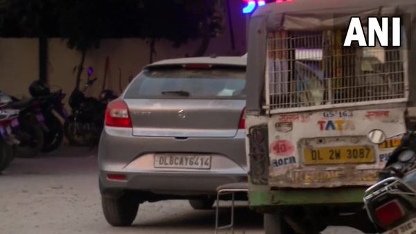 தூக்கிலிட வேண்டும் 