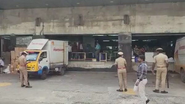 புரொபஷனல் கொரியர் நிறுவனம் 