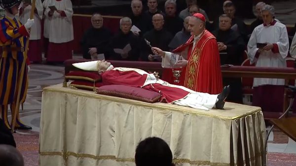 பாதிரியார்கள் பங்கேற்பு பாதிரியார்கள் பங்கேற்பு