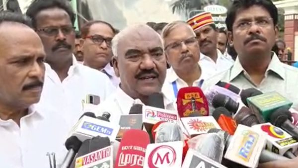 நாகரீகத்தோடு வரவேற்கும் பண்பு 