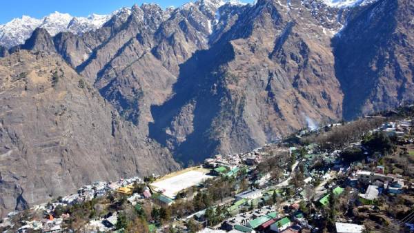  சுற்றிலும் நதி