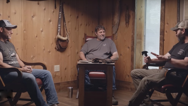 குழியில் பதுங்கிய சதாம் உசேன் குழியில் பதுங்கிய சதாம் உசேன்