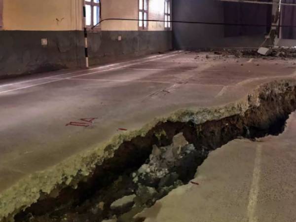 மண்ணில் புதையும் நகரம் 