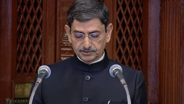 தகுதியை இழந்த ஆளுநர் 