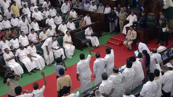 பாஜகவினர் கூச்சல் 