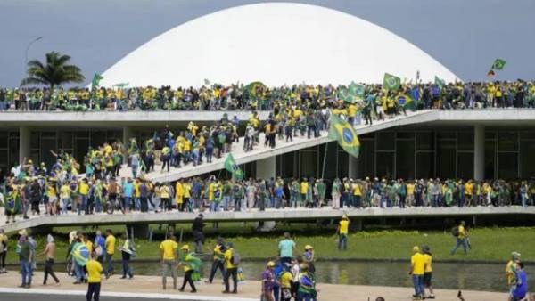  அமெரிக்காவில் நடந்ததை போலவே