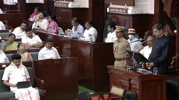 தமிழ்நாடு மக்களுக்கு எதிரானவர் 