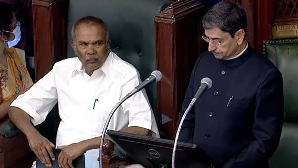 கலகத்தை உருவாக்க நினைக்கிறார் 