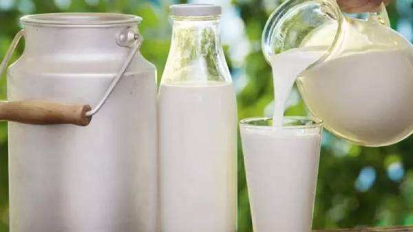 லிட்டருக்கு ரூ.4 உயர்வு- நாளை அமல் லிட்டருக்கு ரூ.4 உயர்வு- நாளை அமல்