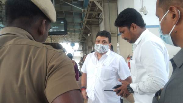  மெட்ரோவில் அமைச்சர் 
