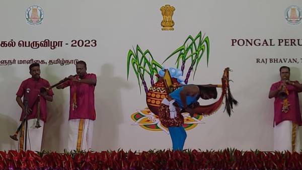 தேசிய கீதத்துடன் துவங்கிய நிகழ்ச்சி தேசிய கீதத்துடன் துவங்கிய நிகழ்ச்சி