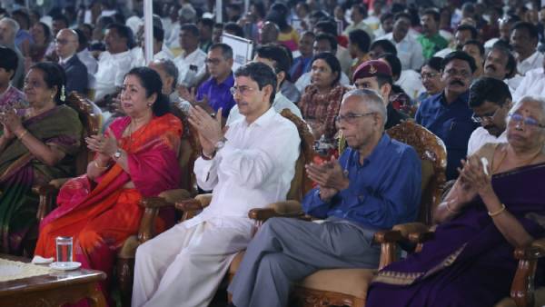 2 முன்னாள் கவர்னர்கள்.. 2 மாஜி முதல்வர்கள் 2 முன்னாள் கவர்னர்கள்.. 2 மாஜி முதல்வர்கள்