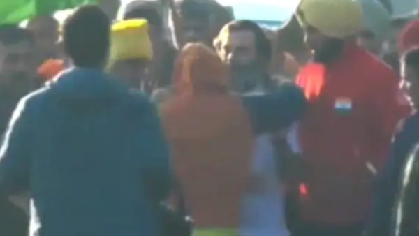 திடீரென வந்த மர்மநபர் 