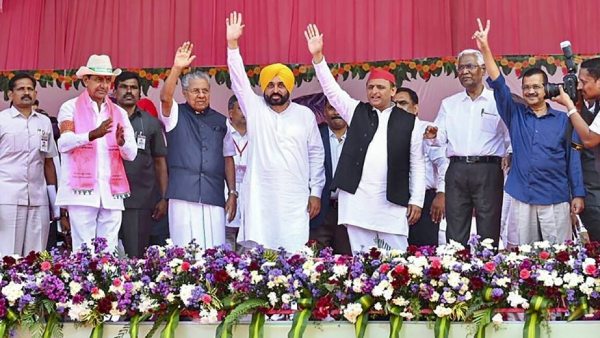 தேசிய அரசியலில் கவனம் 