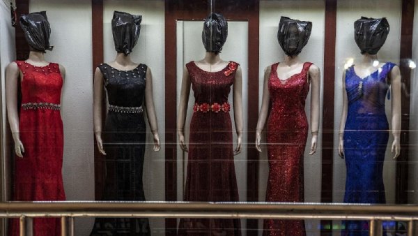 மூடப்பட்ட முகங்கள் மூடப்பட்ட முகங்கள்